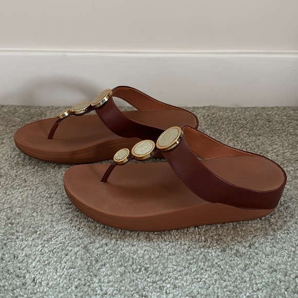 Like New Fitflop Halo Flip Flops - Picture 4 of 8